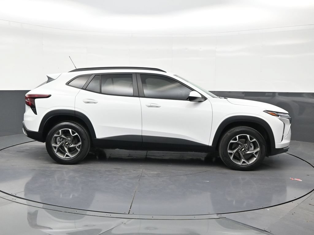Used 2024 Chevrolet Trax LT w/ Driver Confidence Package FWD image 6