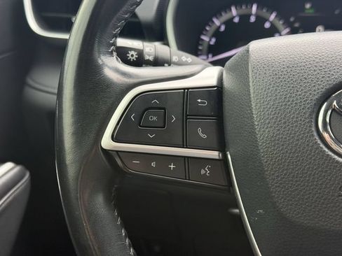 Used 2022 Toyota Highlander XSE FWD image 25