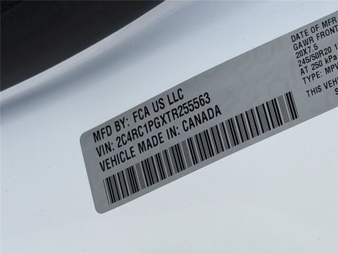 New 2026 Chrysler Pacifica Pinnacle w/ Trailer Tow Group FWD image 29