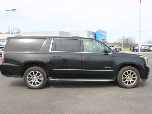 Used 2020 GMC Yukon XL Denali RWD image 11