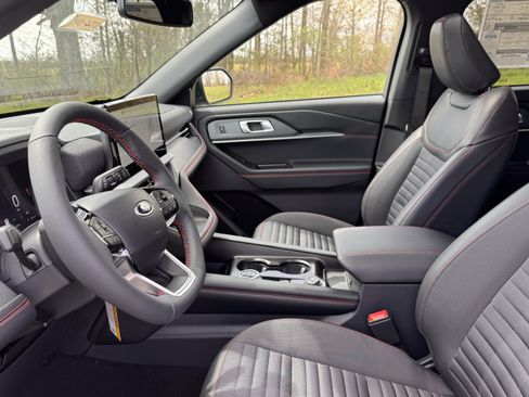 New 2026 Ford Explorer ST-Line w/ ST-Line Street Pack image 12