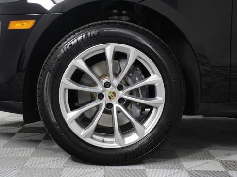 Certified 2026 Porsche Macan AWD/4WD image 30