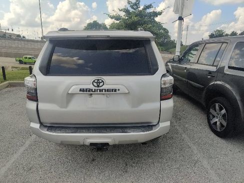 Used 2019 Toyota 4Runner SR5 RWD image 11