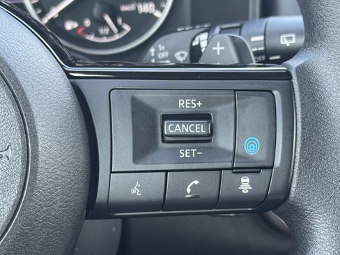 Used 2023 Nissan Rogue SV image 17