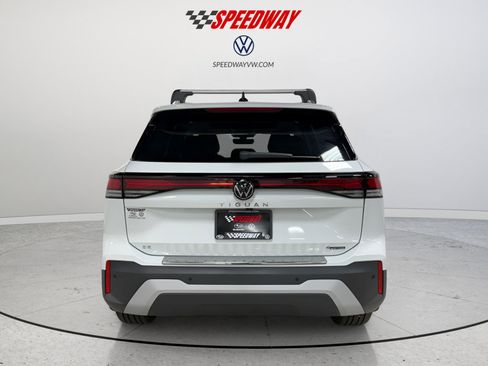 Used 2025 Volkswagen Tiguan SE AWD/4WD image 6
