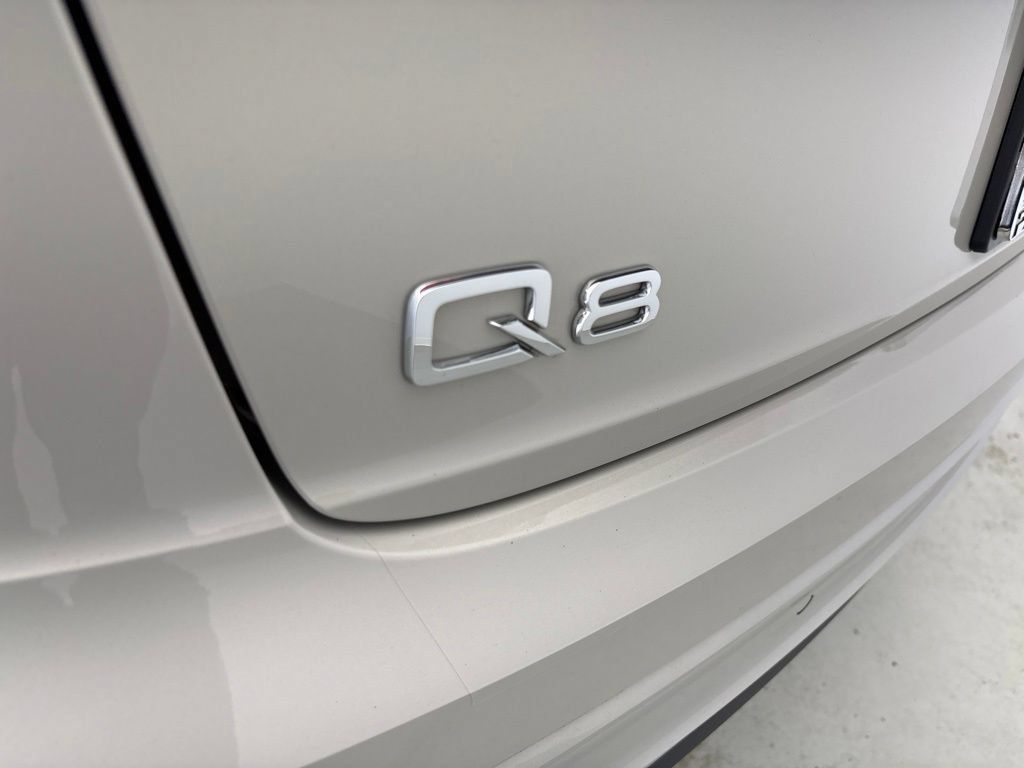 Certified 2023 Audi Q8 Premium AWD/4WD image 10