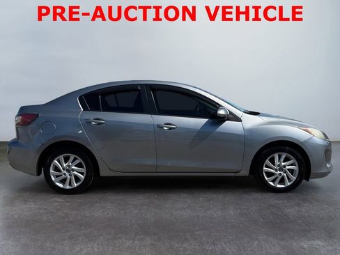 Used 2013 MAZDA MAZDA3 i Touring FWD image 2