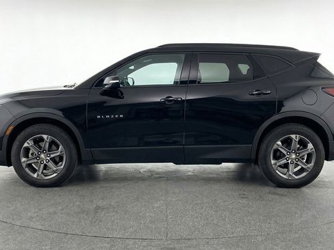 Used 2025 Chevrolet Blazer LT FWD image 5