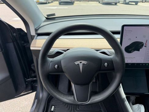 Used 2021 Tesla Model Y Long Range AWD/4WD image 10