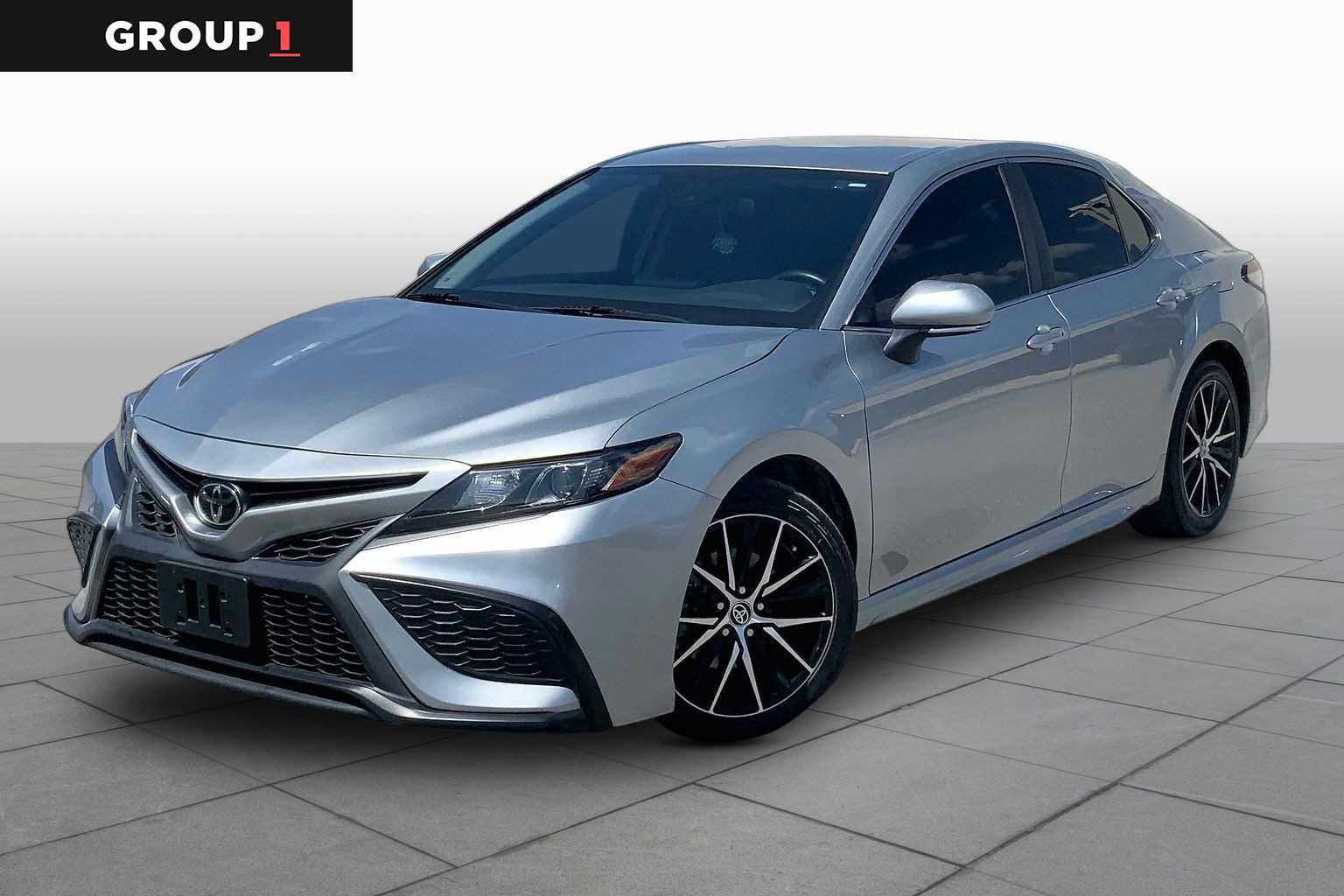 Used 2023 Toyota Camry SE FWD image 1