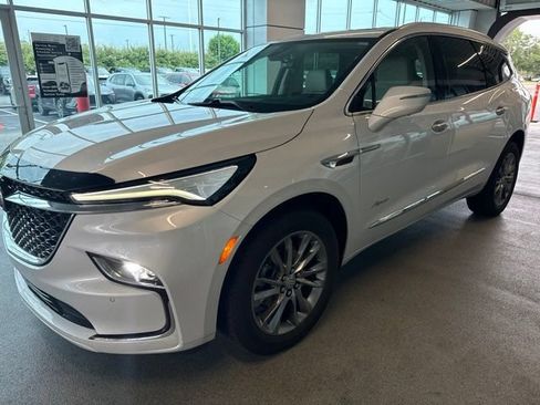 Used 2024 Buick Enclave Avenir AWD/4WD image 3