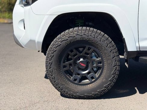 Used 2023 Toyota 4Runner TRD Off-Road Premium w/ Moonroof Package AWD/4WD image 9