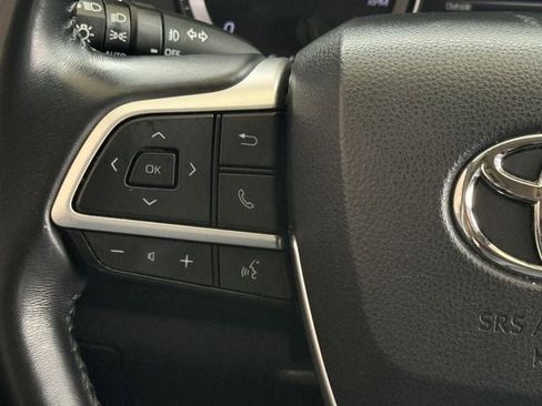 Used 2023 Toyota Highlander XLE FWD image 14