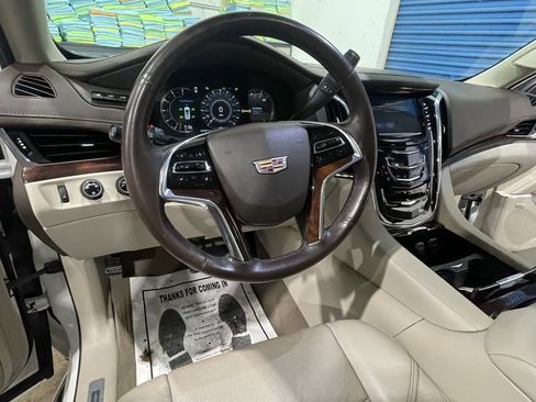 Used 2016 Cadillac Escalade Luxury image 11