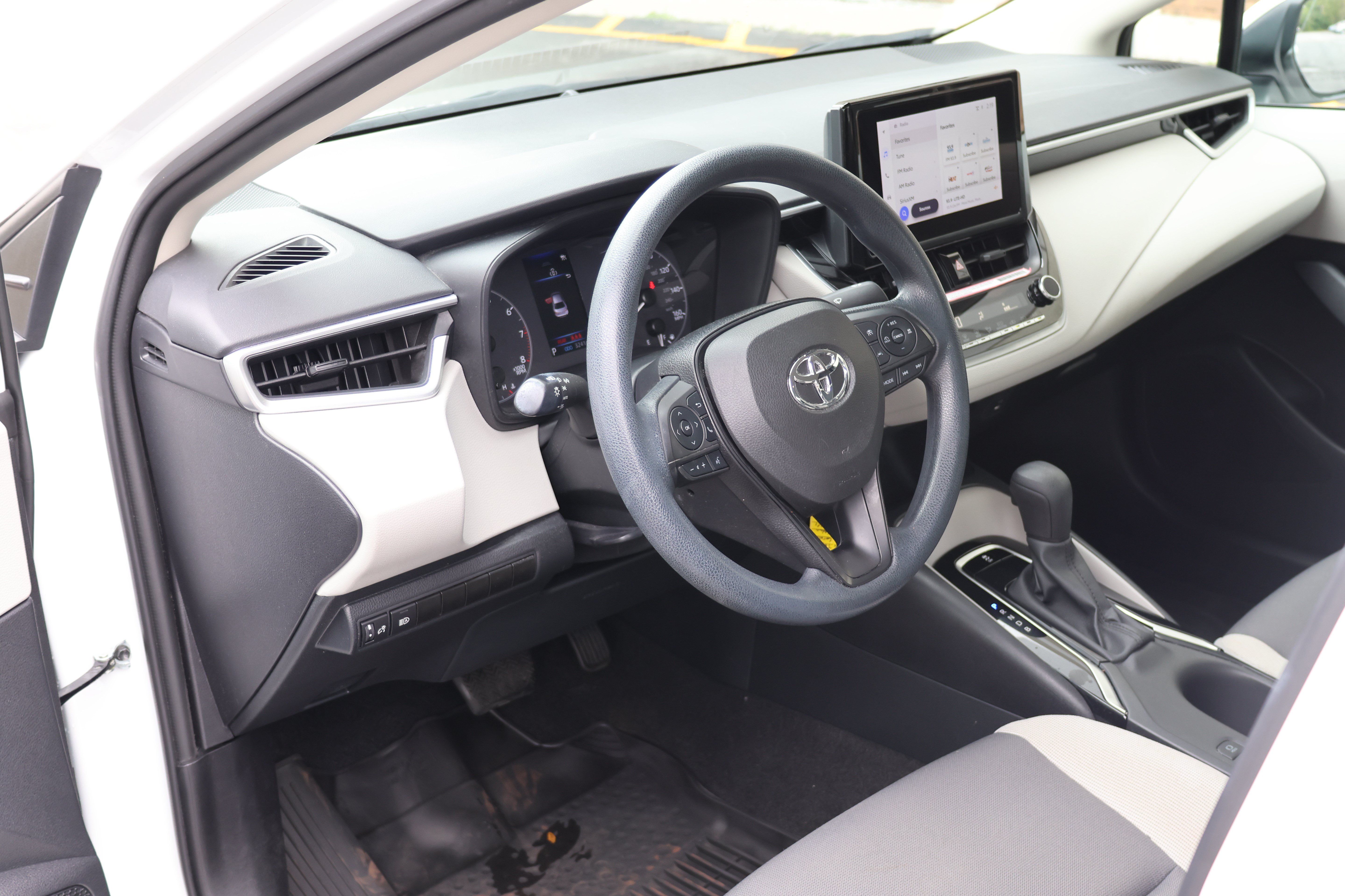 Certified 2024 Toyota Corolla LE FWD image 31