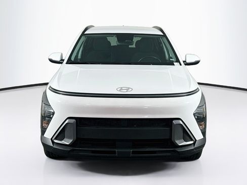 Used 2025 Hyundai Kona SEL FWD image 2