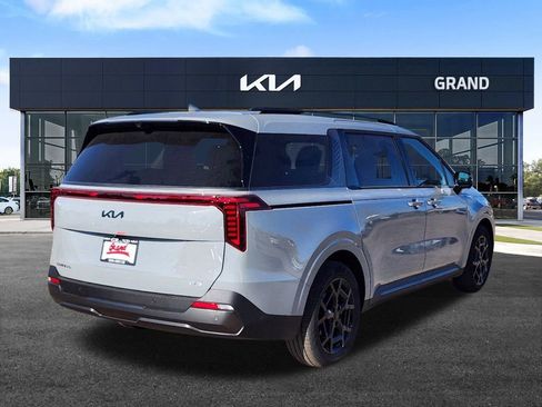 Certified 2025 Kia Carnival SX Prestige FWD image 7