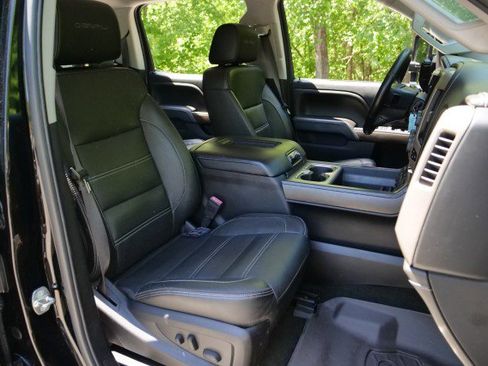 Used 2017 GMC Sierra 2500 Denali w/ Duramax Plus Package AWD/4WD image 33