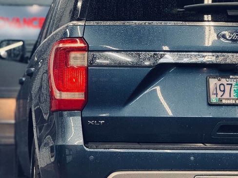 Used 2018 Ford Expedition XLT w/ Equipment Group 202A image 9