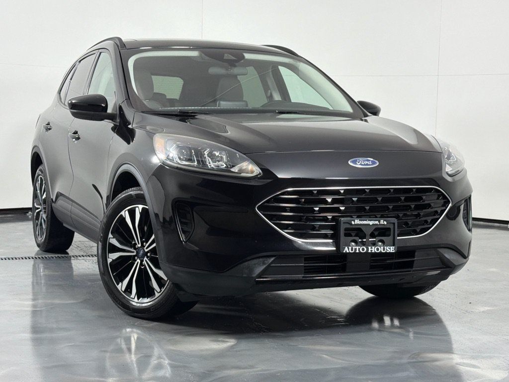 Used 2021 Ford Escape SE w/ SE Sport Appearance Package AWD/4WD image 2