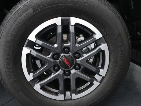 Used 2025 Toyota Tacoma TRD Sport AWD/4WD image 15