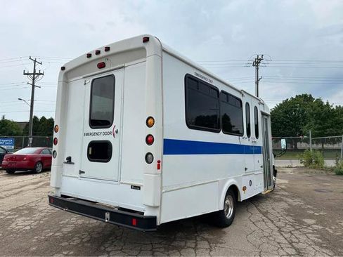 Used 2012 Chevrolet Express 4500 w/ Shuttle Bus Package RWD image 4