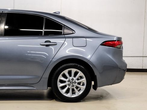 Used 2020 Toyota Corolla XLE image 21
