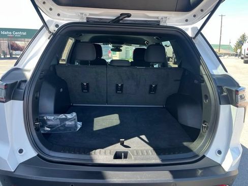 Used 2025 Chevrolet Equinox LT AWD/4WD image 30