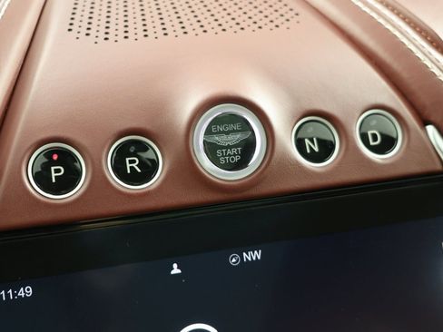 Used 2021 Aston Martin DBX image 6