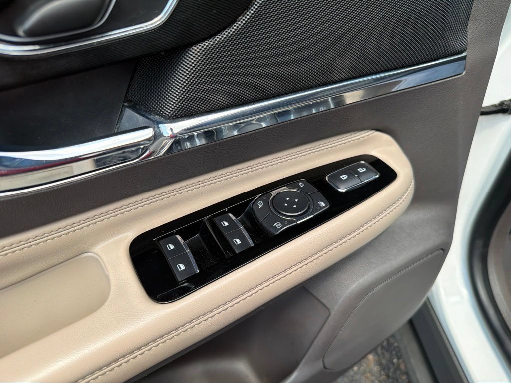Used 2022 Lincoln Corsair Reserve w/ Luxury Package AWD/4WD image 15