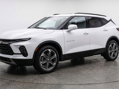 Used 2025 Chevrolet Blazer LT FWD image 3