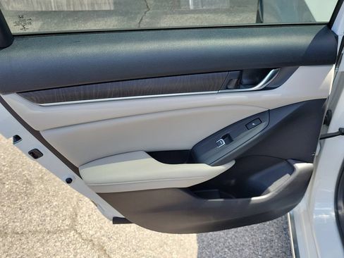 Used 2020 Honda Accord Touring image 9