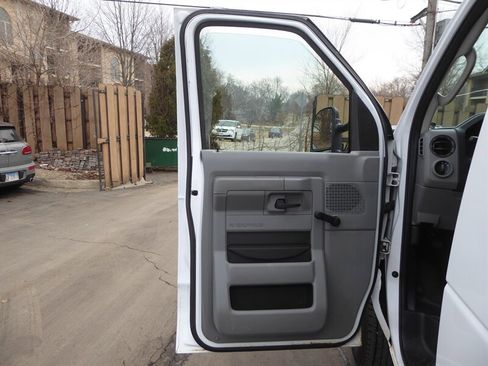 Used 2014 Ford E-250 and Econoline 250 Extended image 17