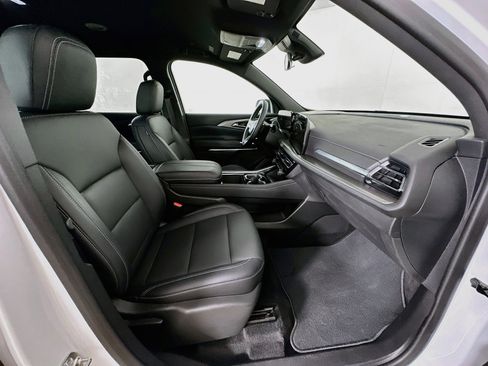 Used 2026 Chevrolet Traverse LT FWD image 33