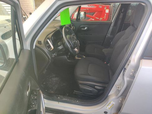 Used 2015 Jeep Renegade Latitude AWD/4WD image 9