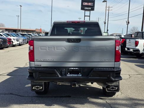 Used 2024 Chevrolet Silverado 2500 Custom w/ Custom Value Package image 5