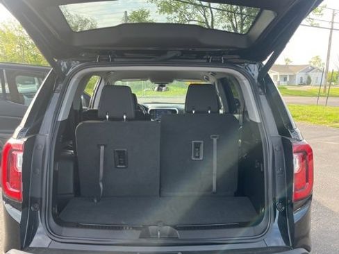 Used 2023 GMC Acadia SLE w/ Driver Convenience Package image 12