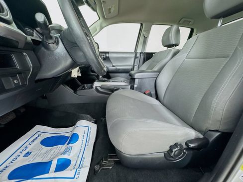 Used 2018 Toyota Tacoma SR5 AWD/4WD image 24