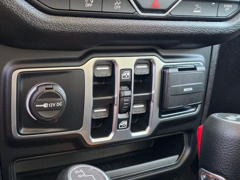 Used 2025 Jeep Wrangler Unlimited Sport AWD/4WD image 33