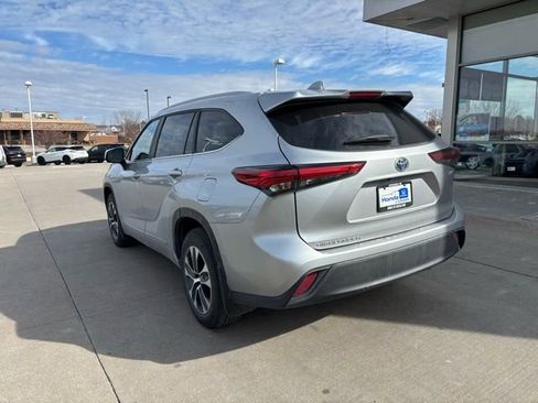 Used 2023 Toyota Highlander XLE image 7