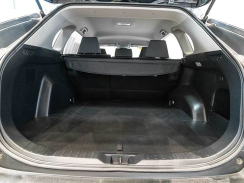 Used 2021 Toyota RAV4 XLE FWD image 32