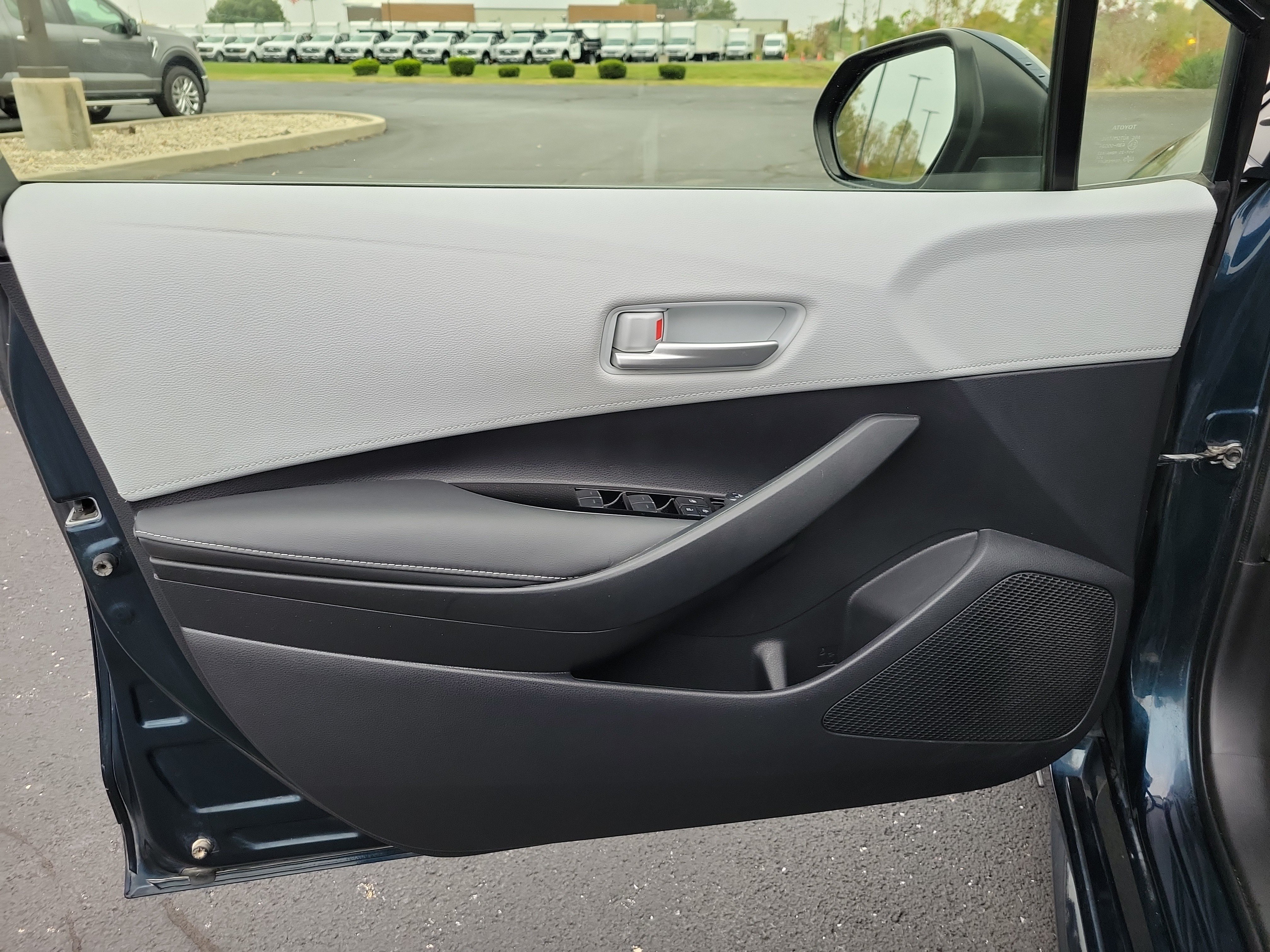 Used 2022 Toyota Corolla SE w/ SE Preferred Package FWD image 20