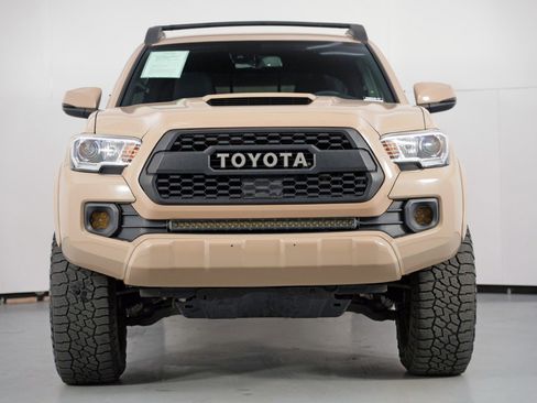 Used 2020 Toyota Tacoma TRD Sport image 6