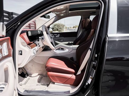 Used 2026 Mercedes-Benz Maybach GLS 600 4MATIC image 32