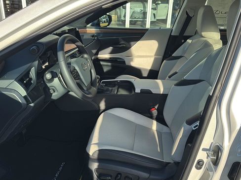 New 2025 Lexus ES 350 w/ Premium Package image 8