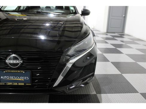 Used 2025 Nissan Altima 2.5 SV image 8