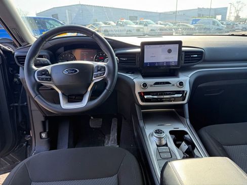 Used 2022 Ford Explorer XLT AWD/4WD image 10
