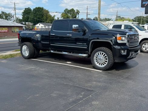 Used 2019 GMC Sierra 3500 Denali w/ Duramax Plus Package image 4