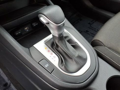 Used 2022 Kia Forte LXS image 13