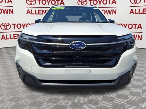 Used 2025 Subaru Forester Touring AWD/4WD image 2
